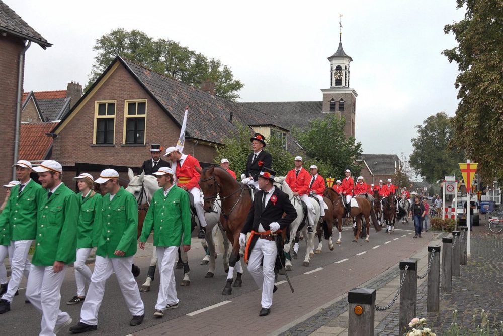 optocht ruiters en schutters